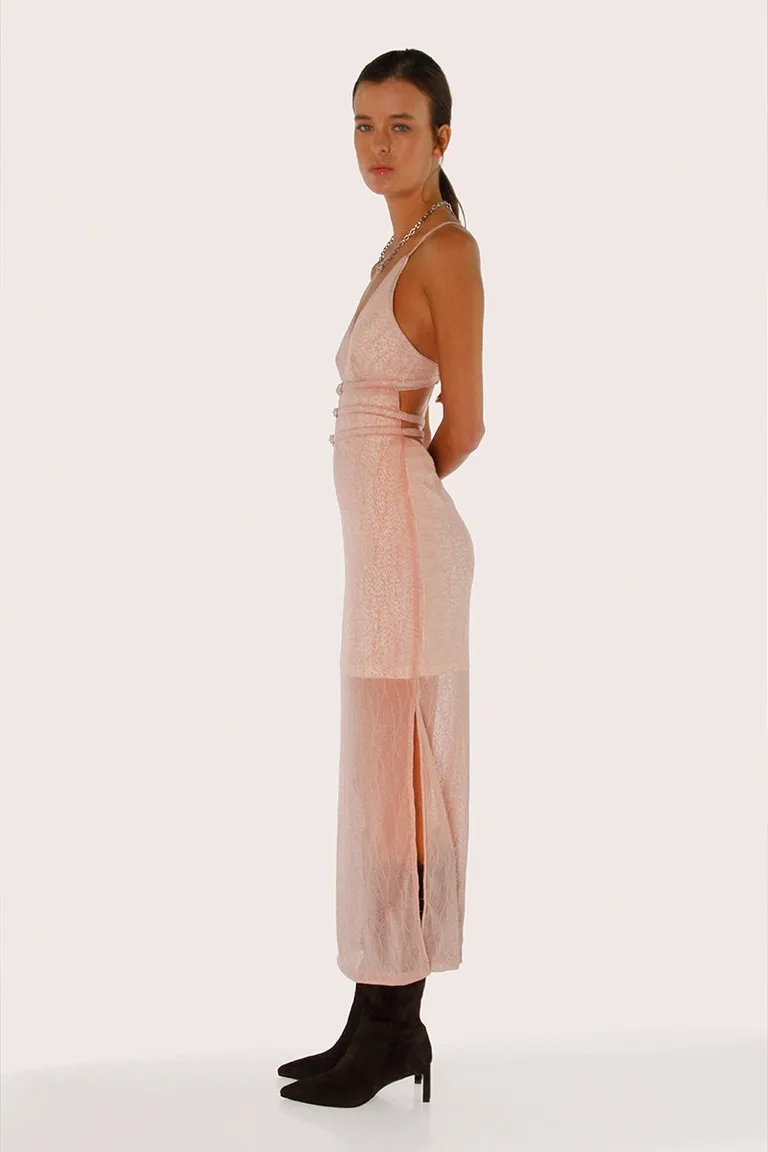 Elegante vestido rosa de encaje translúcido con cinturones decorativos de Sofia Sarkany en Vestidos para argentina