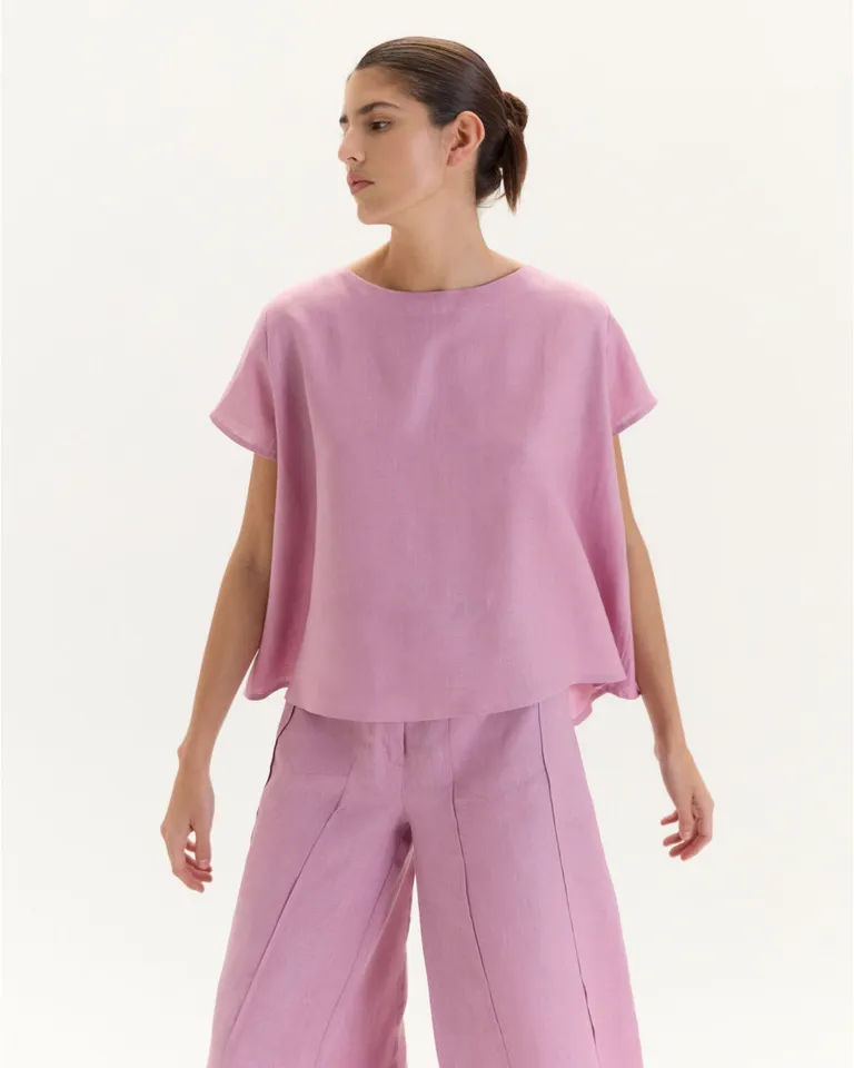 Top evasé de corte suelto con mangas cortas y detalle de abotonadura en la espalda de Blue Sheep en Tops para argentina