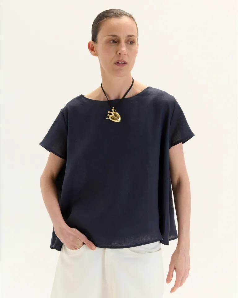 Top evasé de corte suelto con mangas cortas y detalle de abotonadura en la espalda de Blue Sheep en Tops para argentina