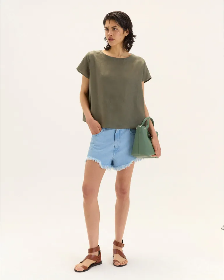 Top evasé de corte suelto con mangas cortas y detalle de abotonadura en la espalda de Blue Sheep en Tops para argentina