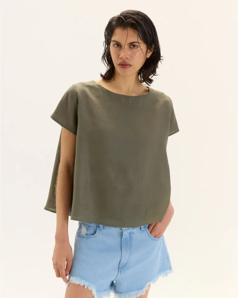 Top evasé de corte suelto con mangas cortas y detalle de abotonadura en la espalda de Blue Sheep en Tops para argentina