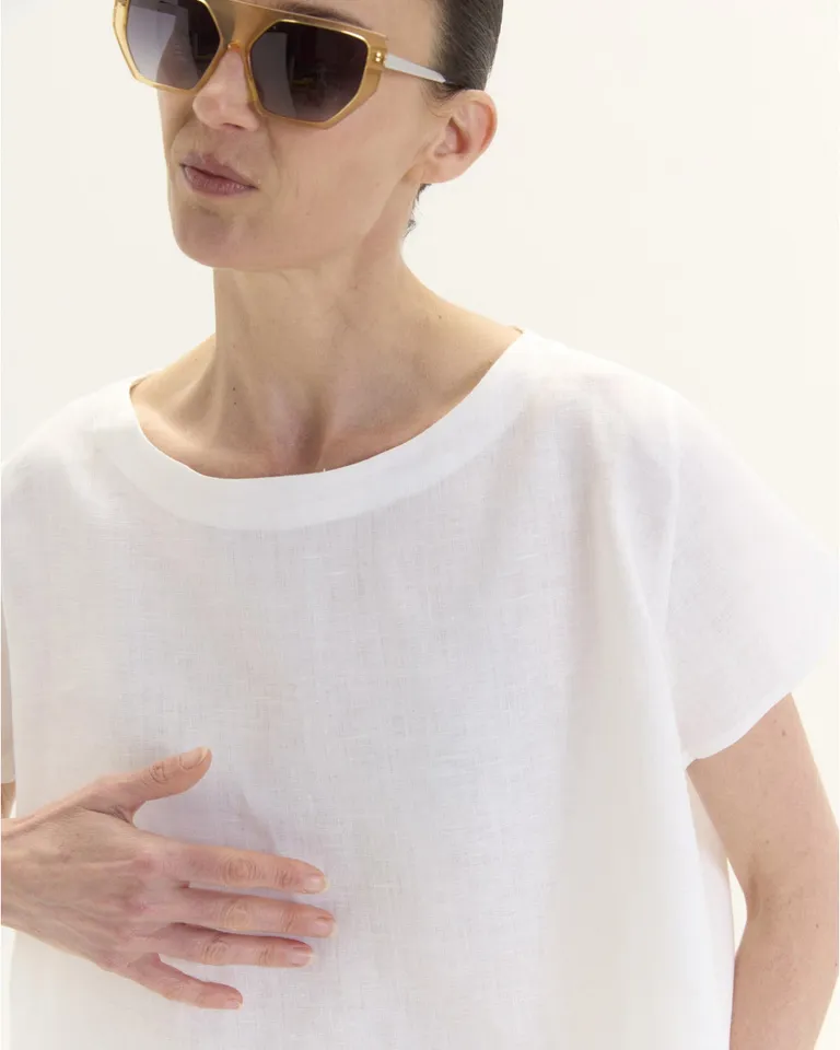 Top evasé de corte suelto con mangas cortas y detalle de abotonadura en la espalda de Blue Sheep en Tops para argentina