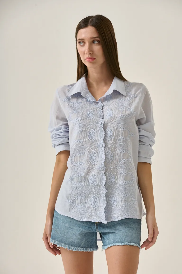 Camisa de mujer con bordados ornamentales en diseño sofisticado y femenino de Sweet en Camisas para argentina