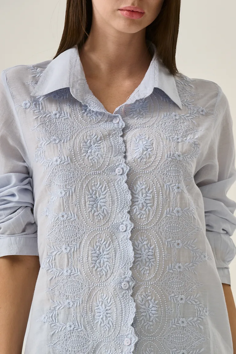 Camisa de mujer con bordados ornamentales en diseño sofisticado y femenino de Sweet en Camisas para argentina
