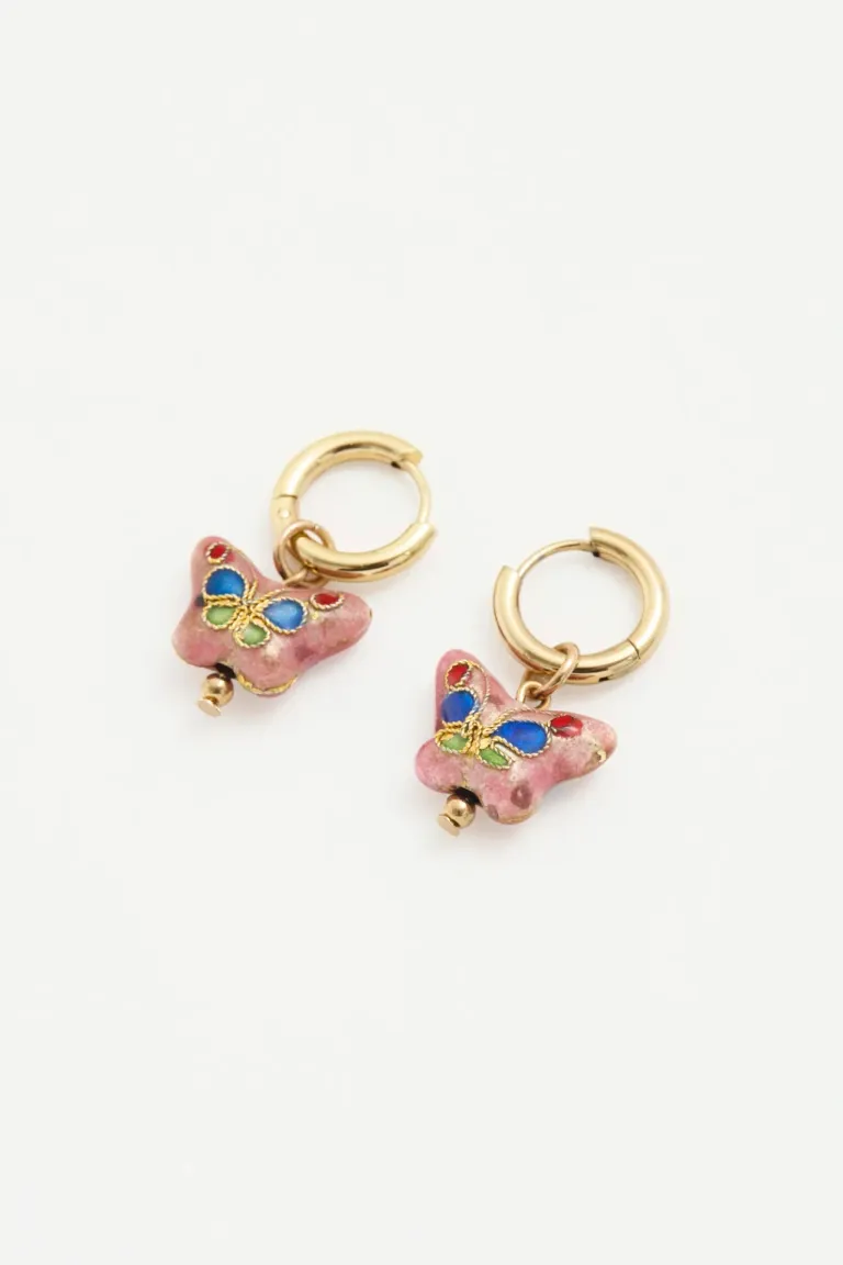 Aretes de argolla con dije de mariposa rosa y detalles en colores vibrantes de Rapsodia en Bijouterie para argentina