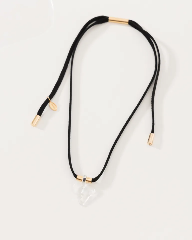 Collar con dije de cristal corazón y detalles metálicos dorados ajustable de Jazmin Chebar en Bijouterie para argentina