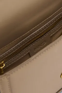 Bandolera con solapa de Mango en Bolsos y Carteras para argentina