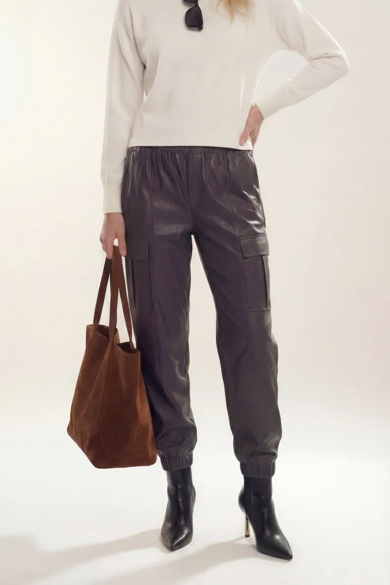 Pantalón cargo tipo jogger con cintura elástica y bolsillos laterales de corte relajado de Akiabara en Pantalones para argentina