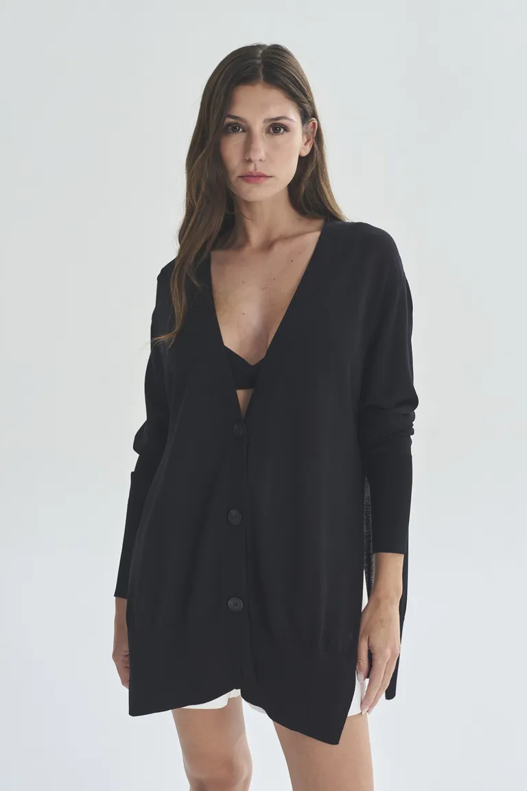 Chaqueta negra de diseño minimalista y corte estructurado para mujer de Akiabara en Chaquetas para argentina