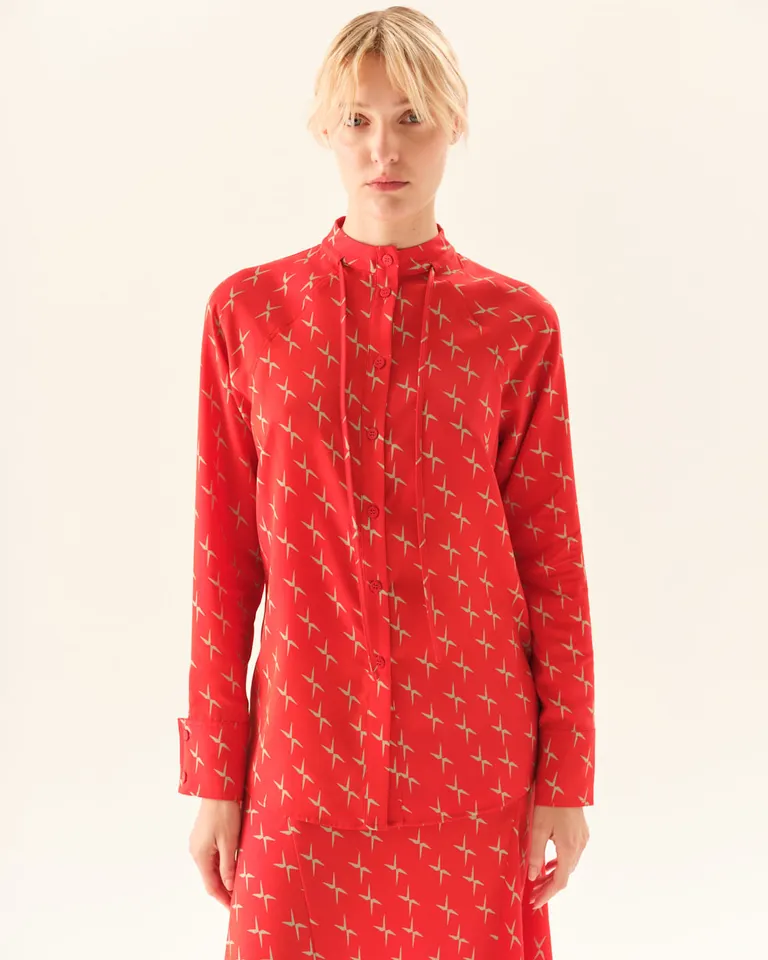 Camisa de corte recto con cuello mao, mangas largas y cierre frontal de botones de Furzai en Camisas para argentina