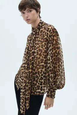 Blusa leopardo con lazo de Mango en Blusas para argentina