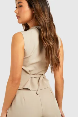Chaleco asimétrico espalda ajustable de Boohoo en Chalecos para argentina