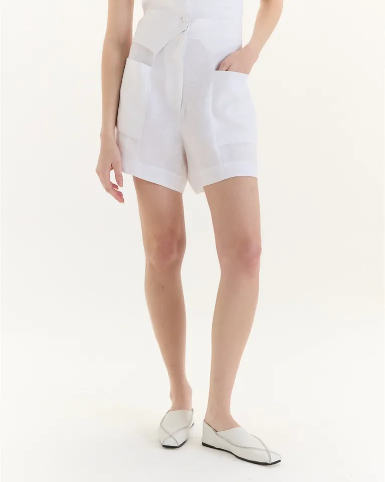 Short de tiro alto confeccionado en lino, perfecto para un look veraniego y relajado de Blue Sheep en Shorts para argentina