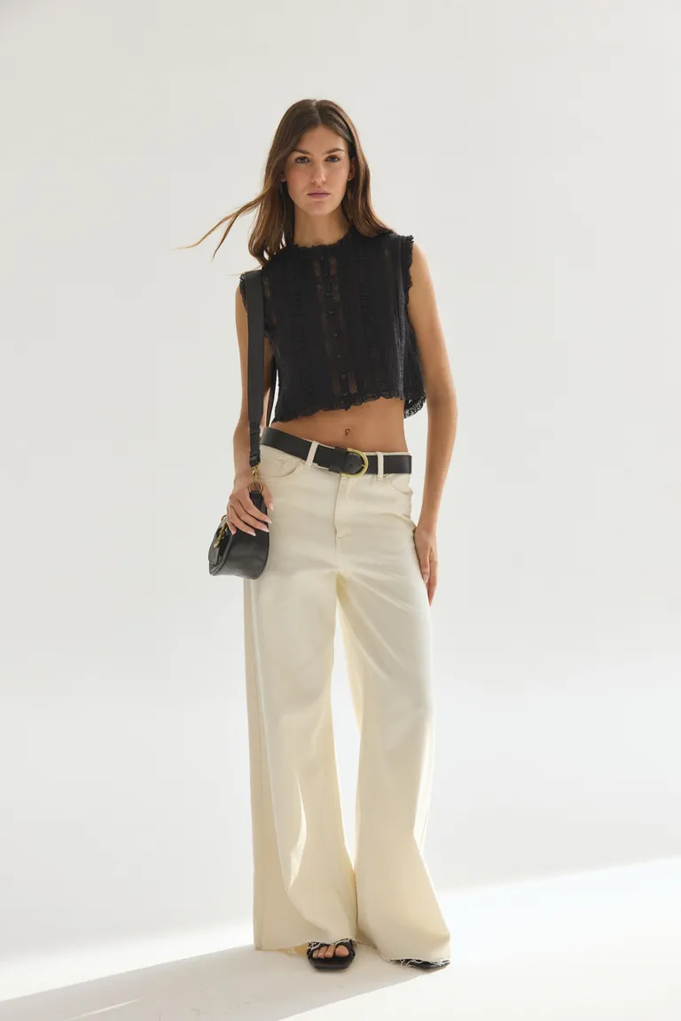 Blusa negra sin mangas, de diseño moderno y versátil para mujeres de Akiabara en Blusas para argentina