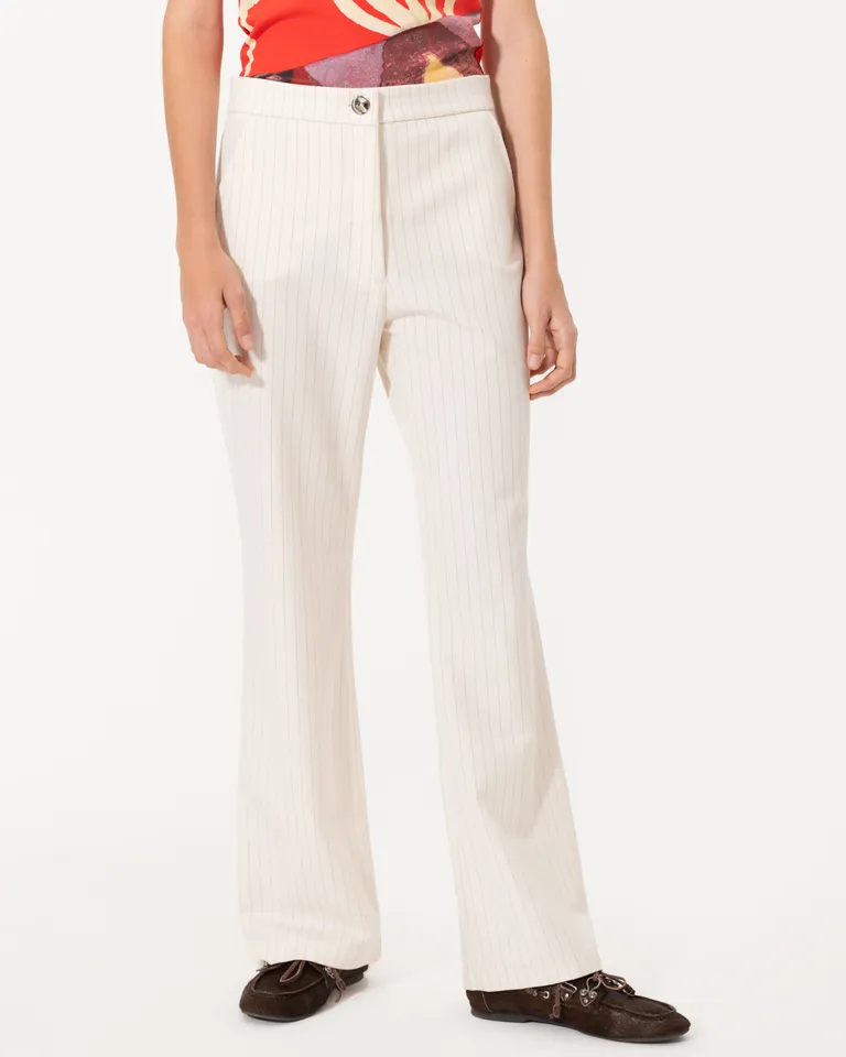 Pantalón blanco de corte recto, elegante y versátil para mujeres de Jazmin Chebar en Pantalones para argentina