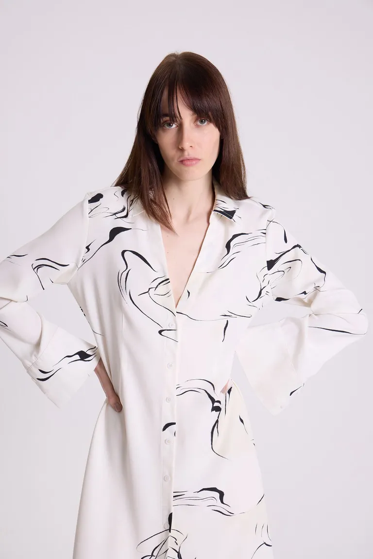 Vestido camisero midi con estampado elegante y corte ajustado de Maria Cher en Vestidos para argentina