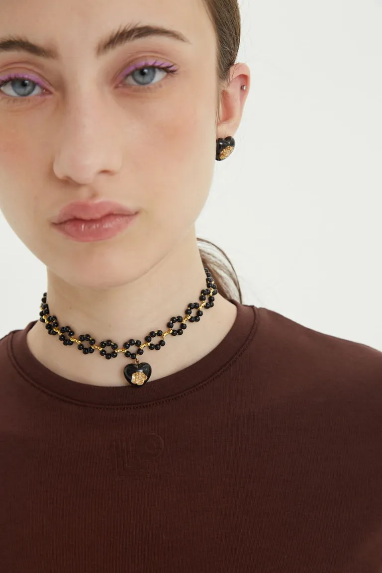 Remera manga corta de corte recto con cuello redondo y ajuste entallado al cuerpo de Las Pepas en Remeras para argentina