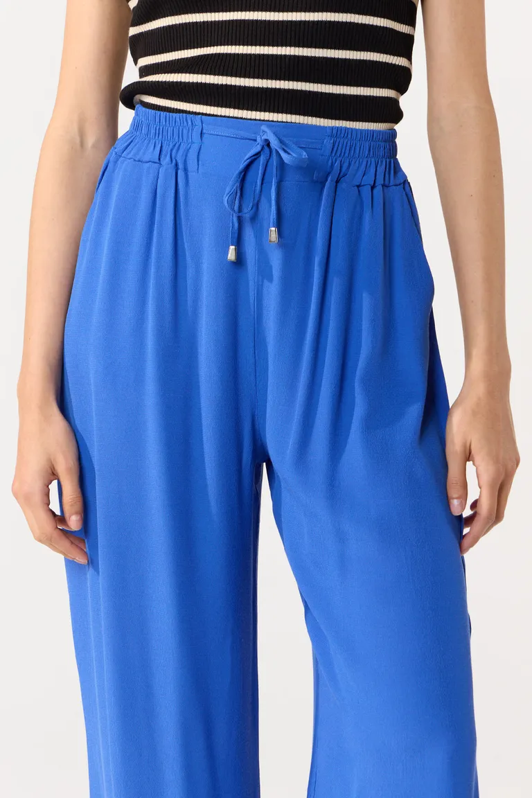 Pantalón palazzo de crepe liso con cintura elástica y tajo lateral de Cuesta Blanca en Pantalones para argentina