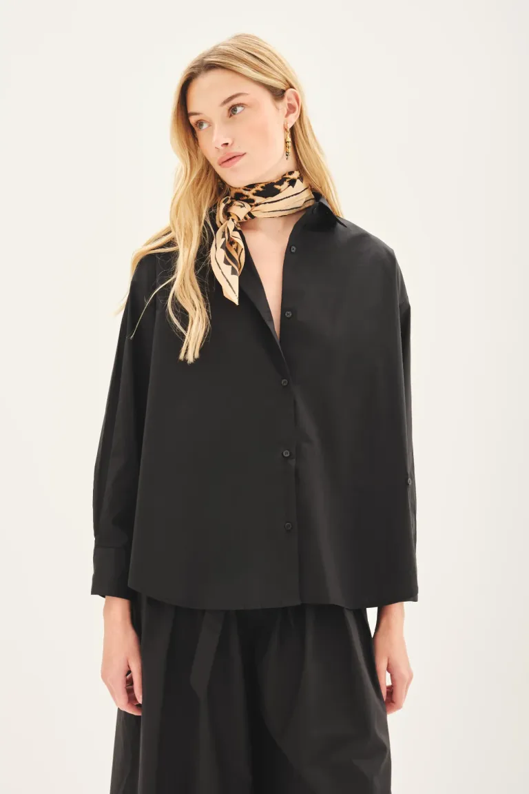 Blusa de popelina de corte amplio y botones laterales para crear distintas siluetas de Rapsodia en Camisas para argentina