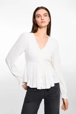 Blusa fluida fruncida de Mango Teen en Blusas para argentina