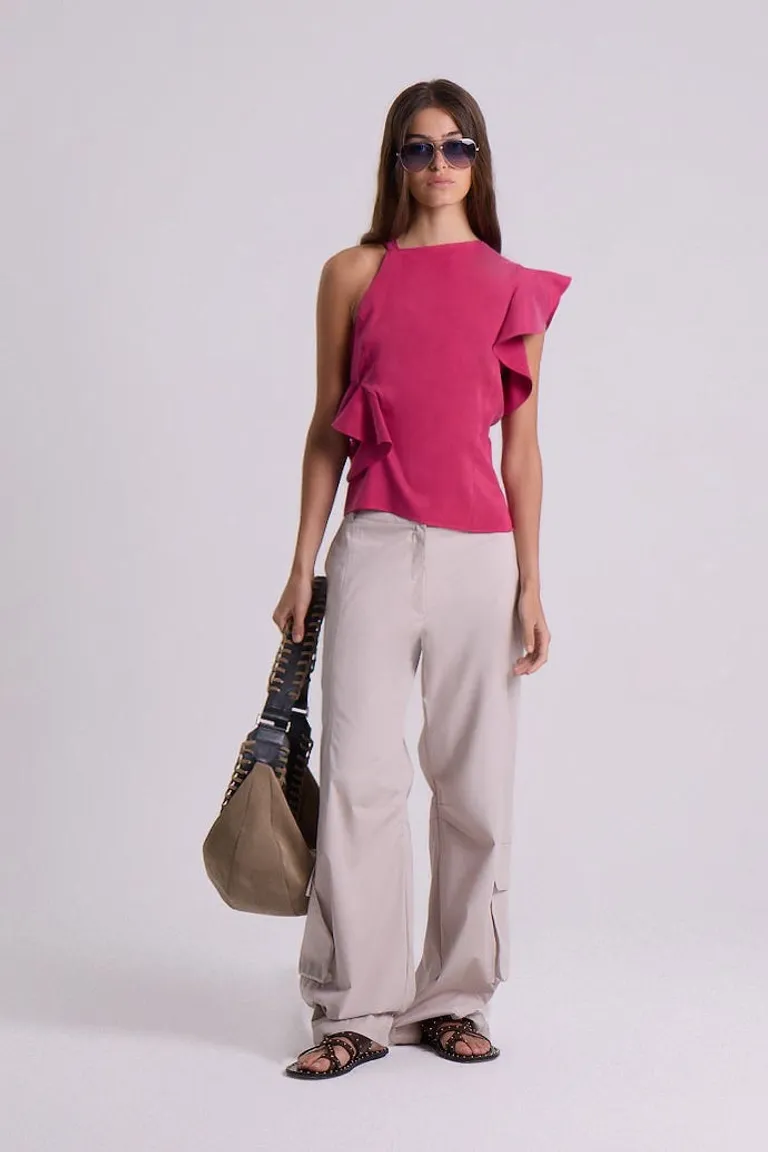 Top con volantes en diseño femenino y elegante de Maria Cher en Tops para argentina