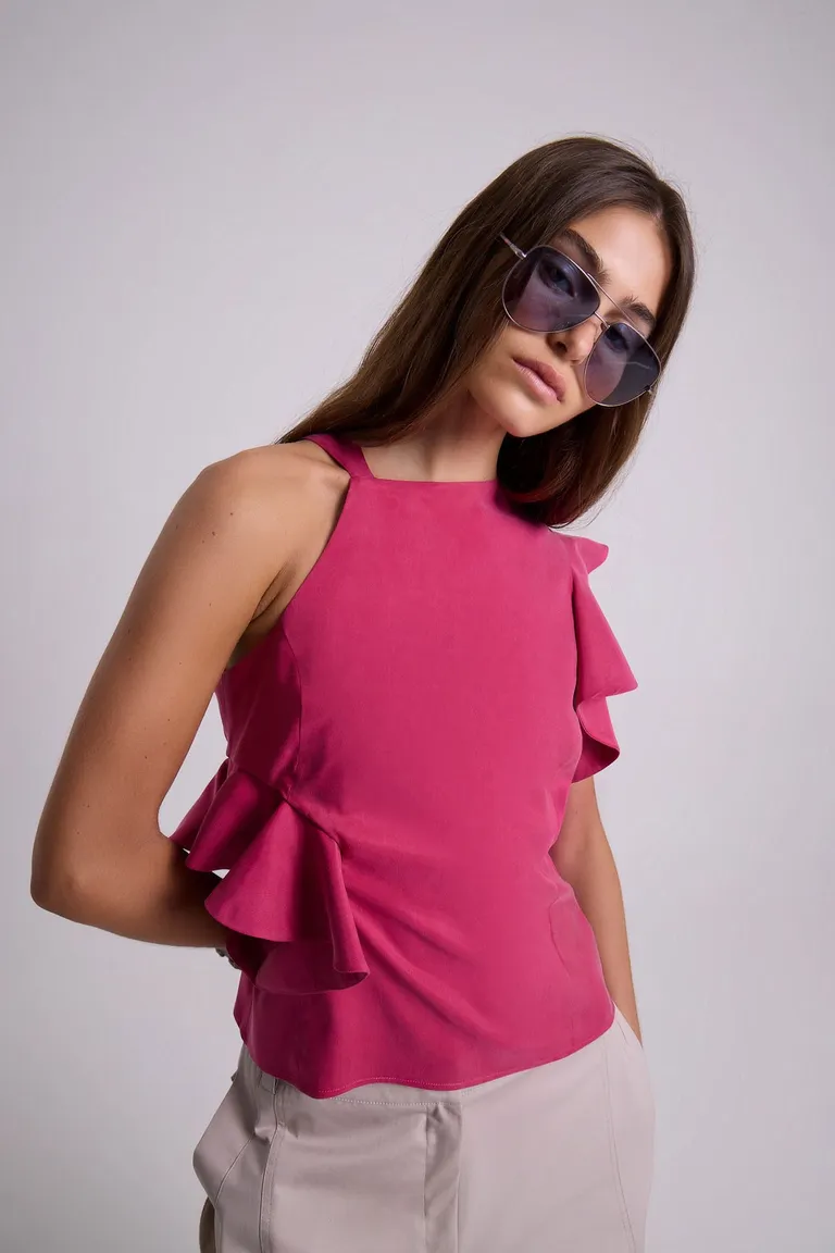 Top con volantes en diseño femenino y elegante de Maria Cher en Tops para argentina