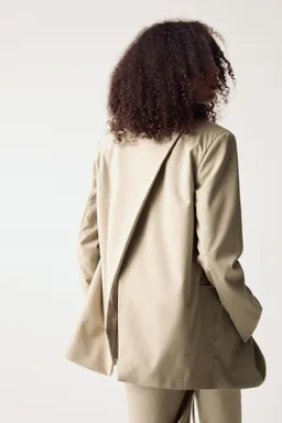 Blazer espalda abierta asimétrica de Pull&Bear en Blazers para argentina