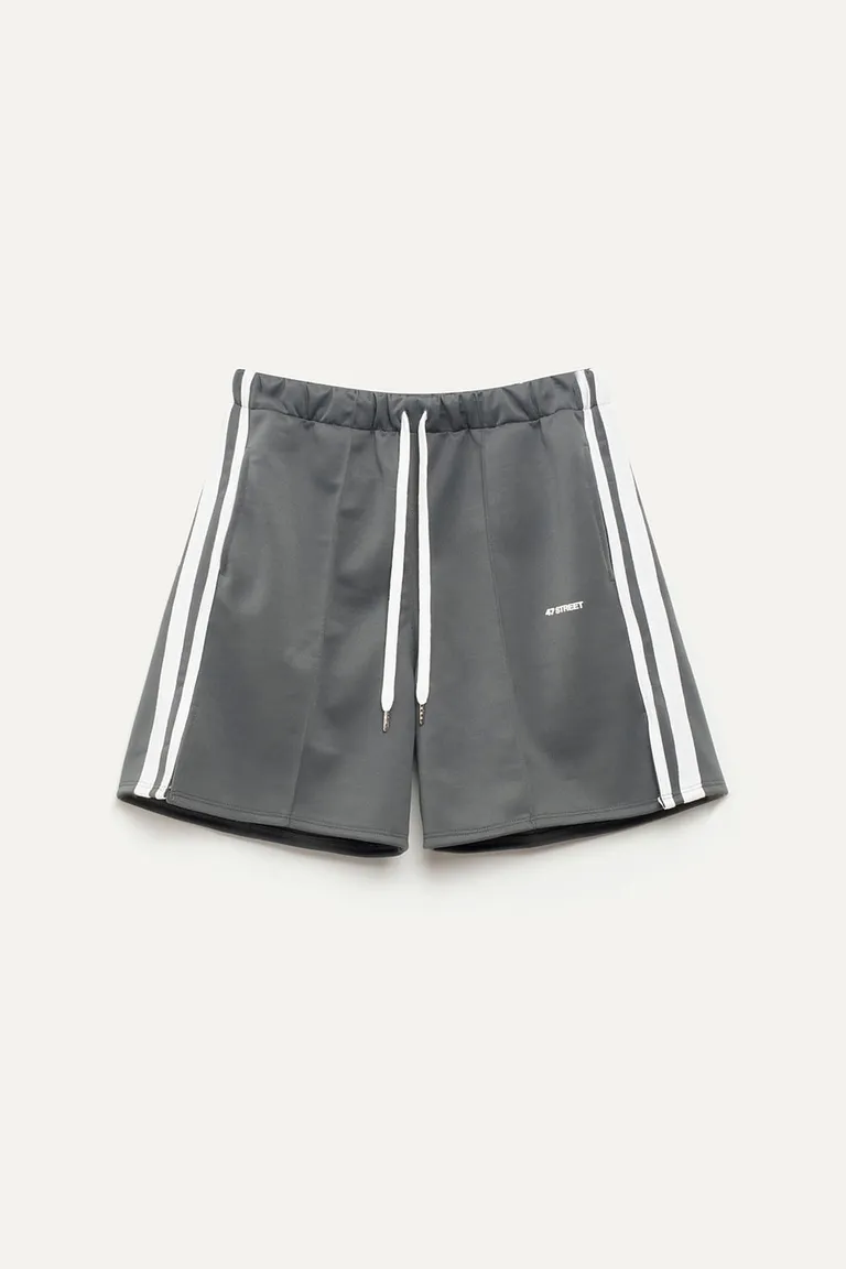 Shorts deportivos grises con detalles de diseño para un look casual y activo de 47 Street en Shorts para argentina