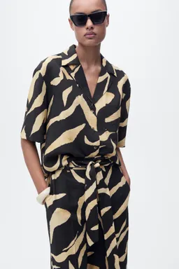 Pantalón recto estampado cinturón de Mango en Pantalones para argentina