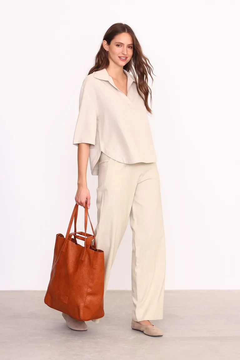 Blusa de lino con cuello camisero en tono neutro de Yagmour en Blusas para argentina