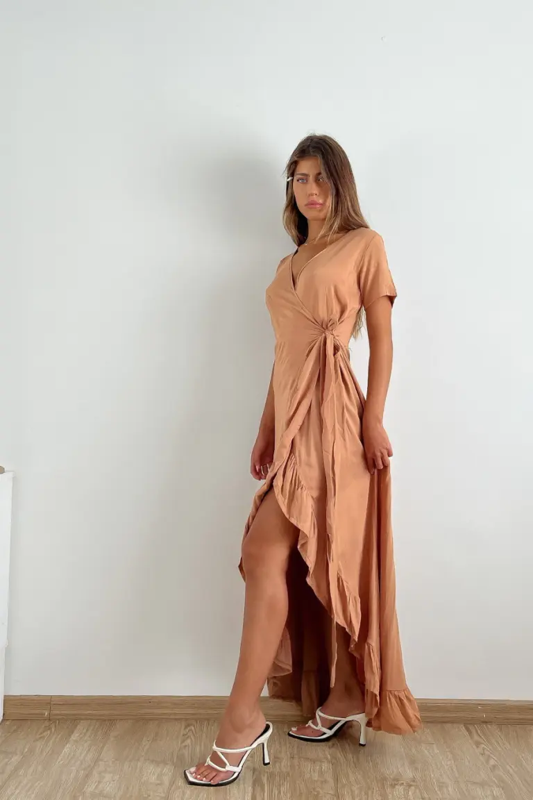 Vestido Cruzado Elegante de Benka en Vestidos para argentina