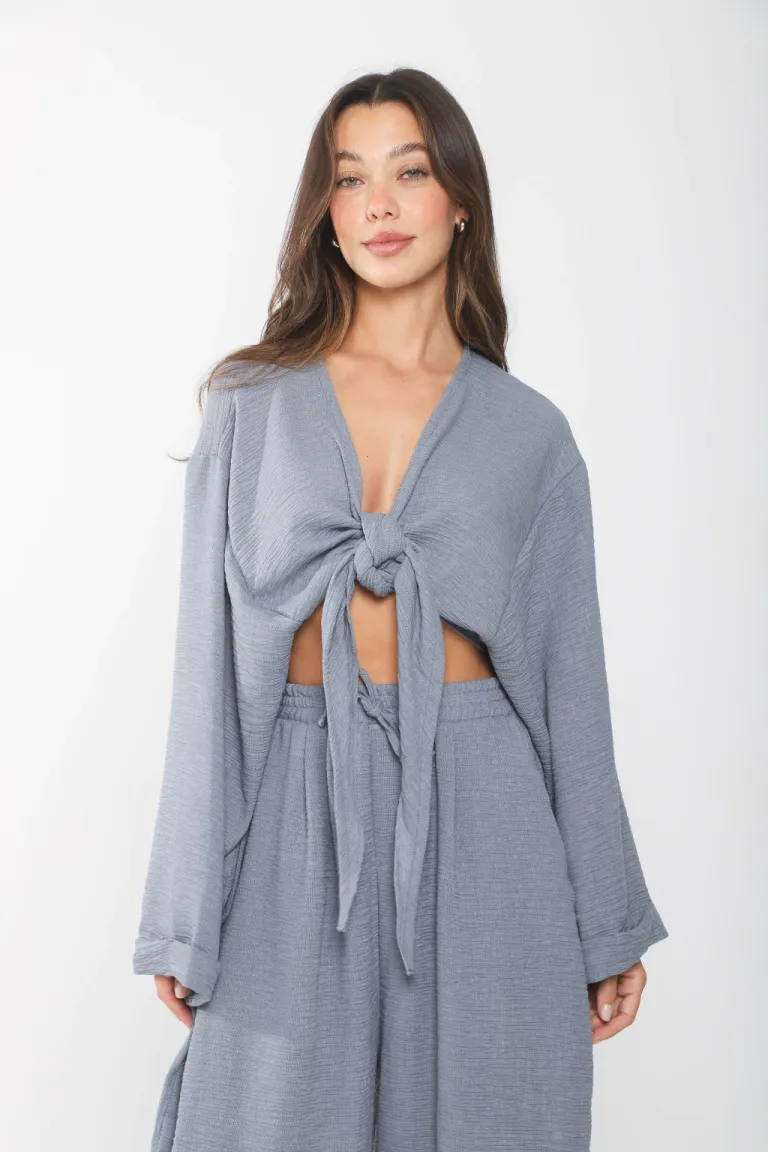 Blusa de lino blanco con lazadas delanteras, diseño elegante y effortless de Belle en Blusas para argentina