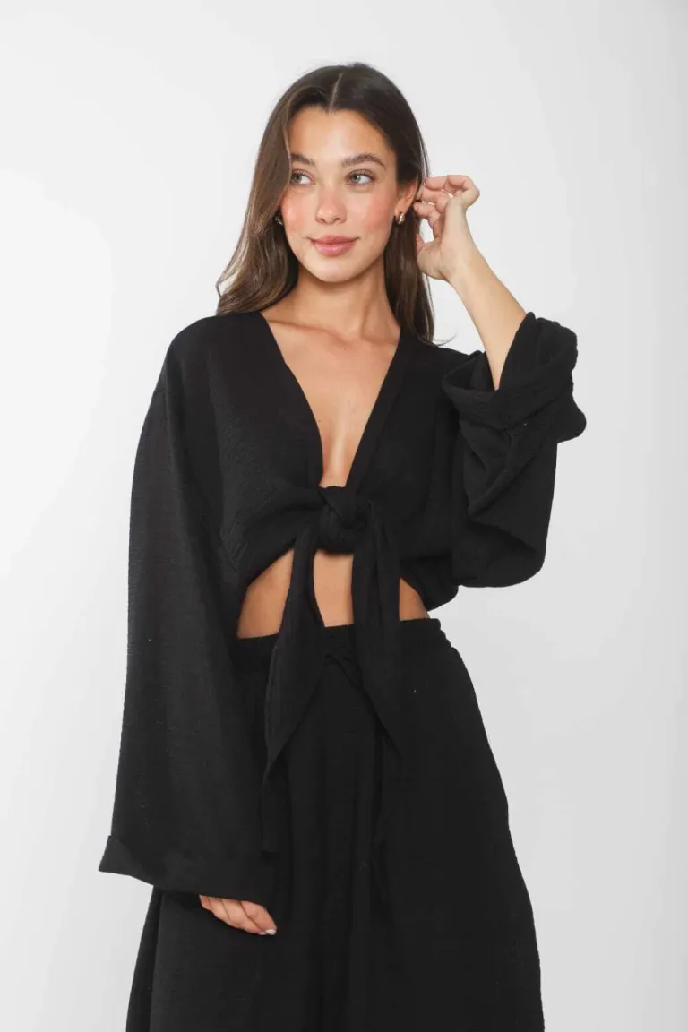 Blusa de lino blanco con lazadas delanteras, diseño elegante y effortless de Belle en Blusas para argentina