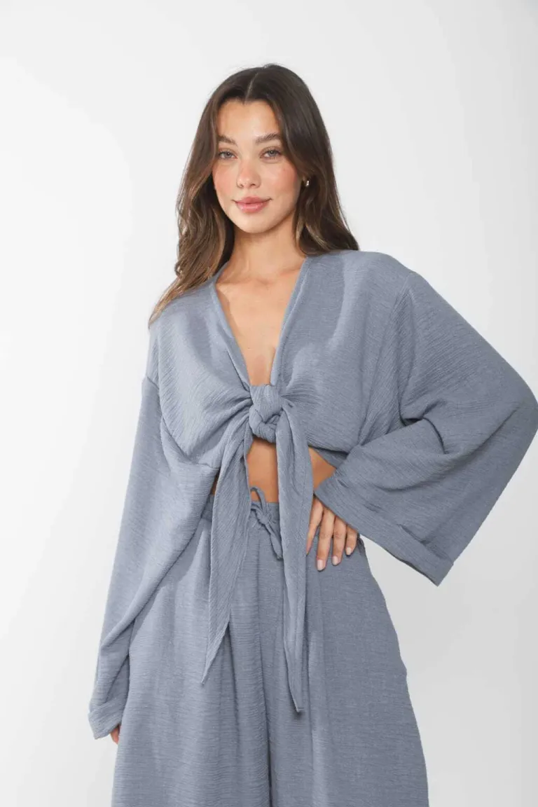 Blusa de lino blanco con lazadas delanteras, diseño elegante y effortless de Belle en Blusas para argentina