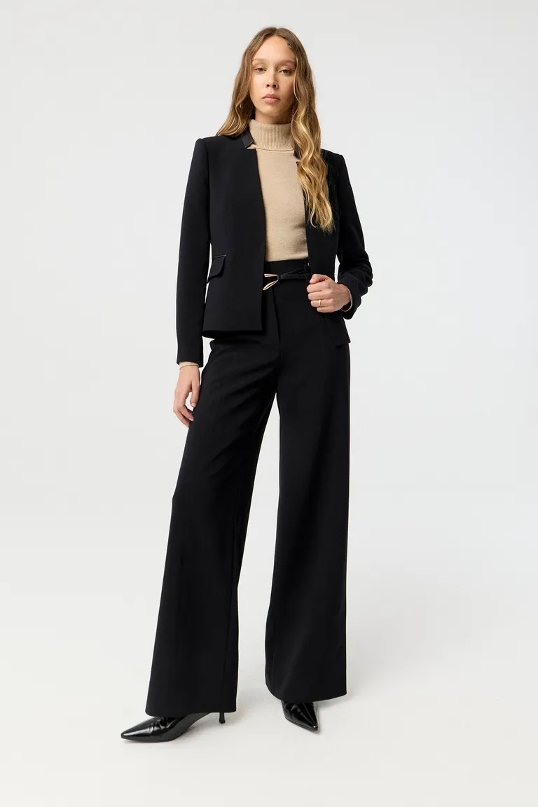 Pantalón de sastrería con tiro alto, diseño de pierna ancha y cinturón incorporado de Markova en Pantalones para argentina