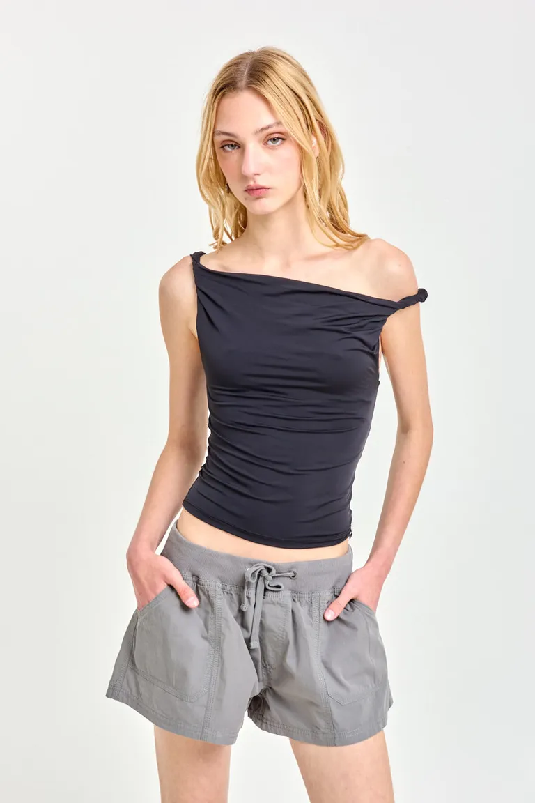 Musculosa de lycra negra con diseño retorcido y corte a la cintura de 47 Street en Tops para argentina