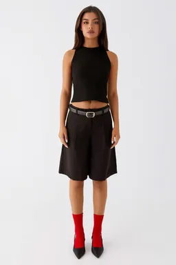 Jorts largos entallados jeni negro de Peppermayo en Shorts para argentina