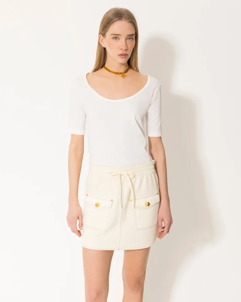 Remera blanca de escote redondo y mangas 3/4 en cómodo jersey de algodón de Jazmin Chebar en Remeras para argentina