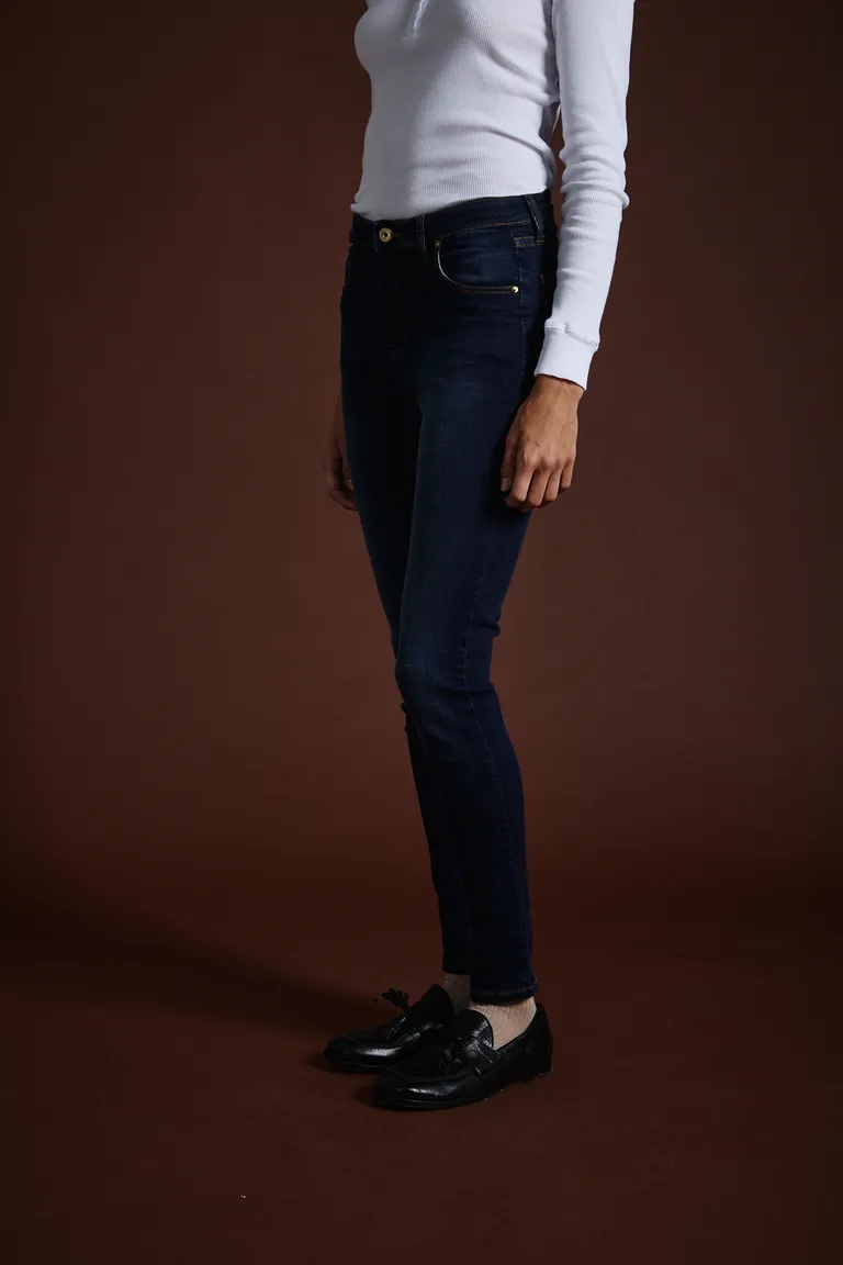 Pantalón de jean tiro medio con calce super skinny ajustado de Wanama en Pantalones para argentina