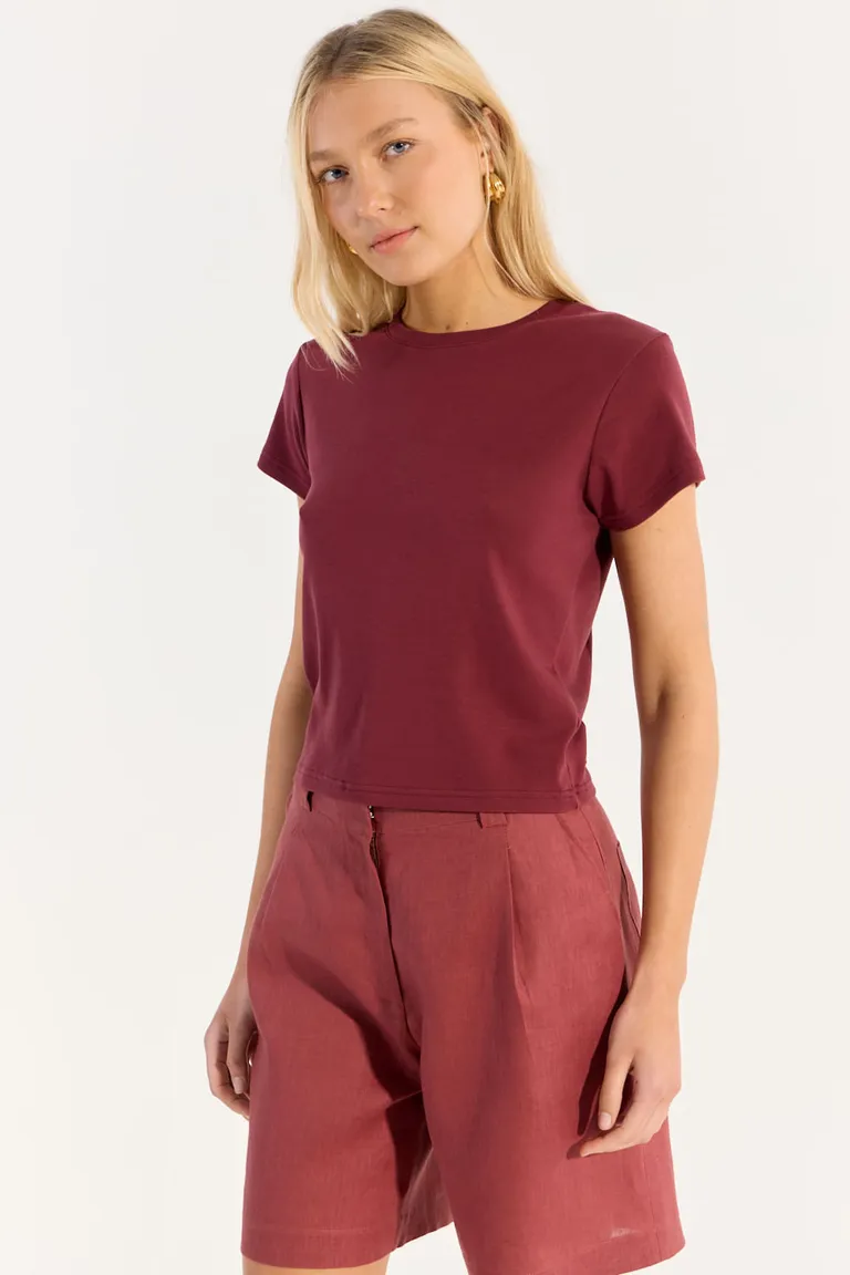 Remera de cuello redondo y manga corta para mujer en tono borgoña de Portsaid en Remeras para argentina