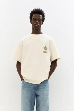 Remera bordados de plantas de Pull&Bear en Remeras y Polos para argentina