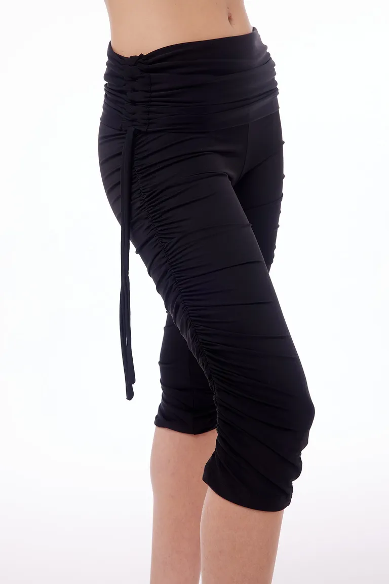 Pantalón Capri de Microfibra Negra con Detalles Fruncidos y Cintura Ajustable de Black Mamba en Pantalones para argentina