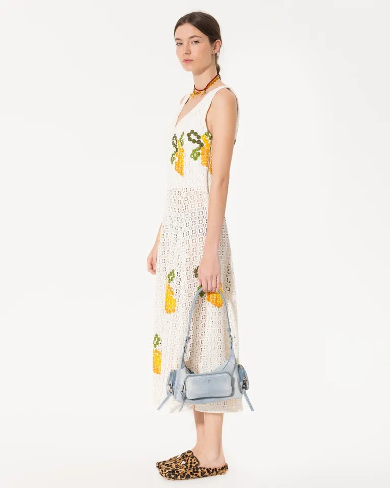 Vestido largo elegante y fresco con bordado calado y detalles brillantes de Jazmin Chebar en Vestidos para argentina