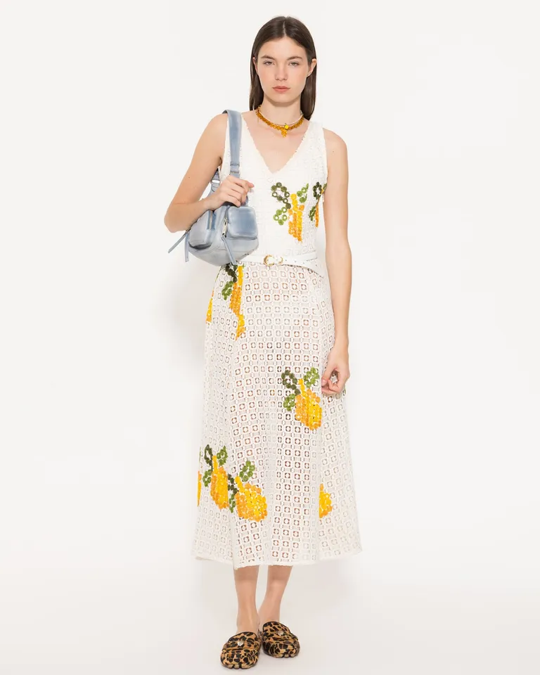 Vestido largo elegante y fresco con bordado calado y detalles brillantes de Jazmin Chebar en Vestidos para argentina