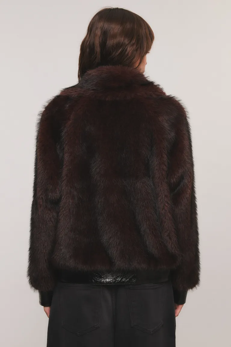 Chaqueta de textura suave con solapas y cierre frontal central de Kosiuko en Chaquetas para argentina