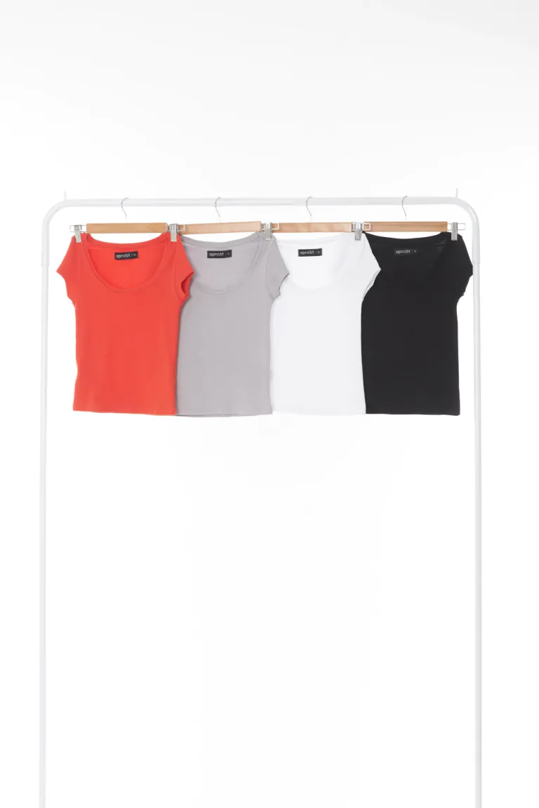 Remera básica de excelente calidad para mujer en color rojo de Apricot en Remeras para argentina