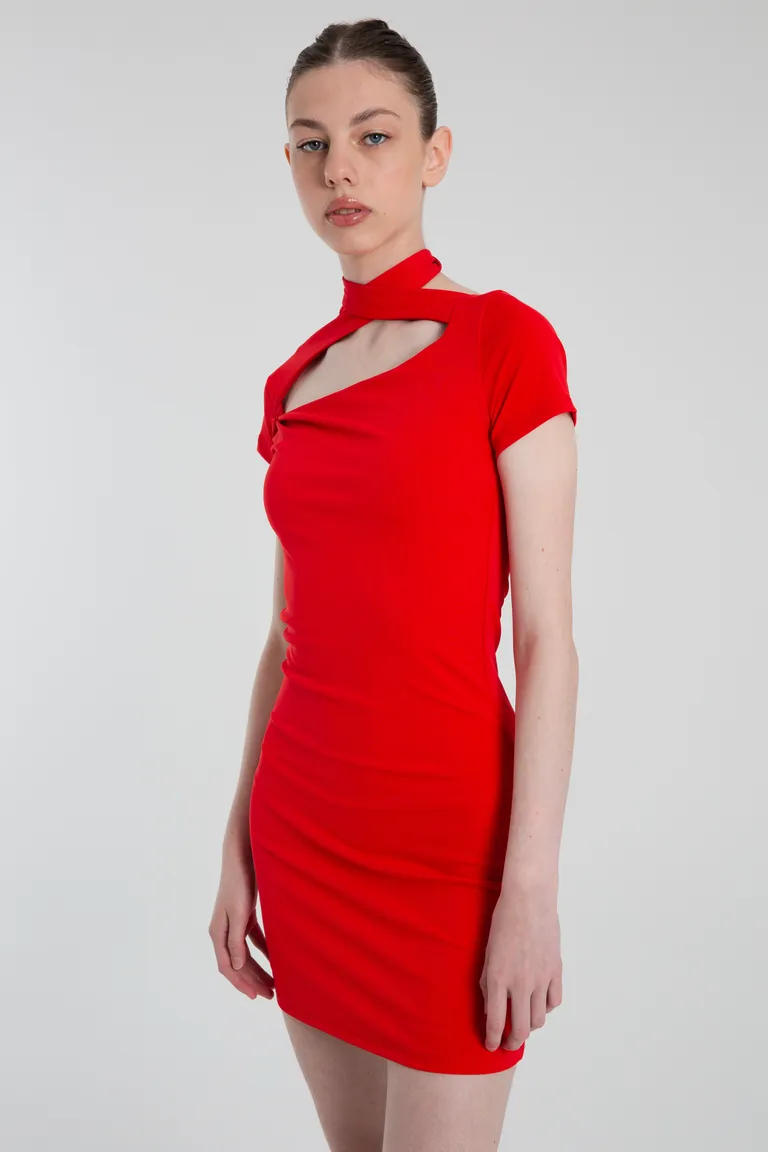 Vestido de punto en color rojo con escote cruzado y detalle de nudo en la sisa de Naíma en Vestidos para argentina