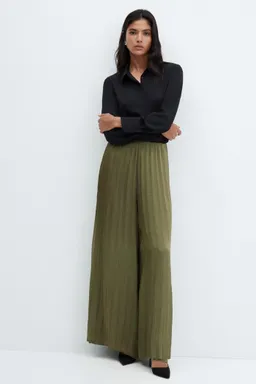 Pantalón wideleg plisado de Mango en Pantalones para argentina
