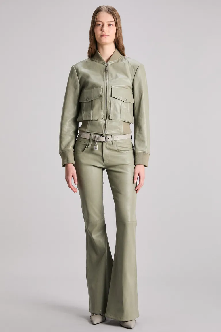 Pantalón de cuero de corte boot cut en tono verde para mujer de Kosiuko en Pantalones para argentina