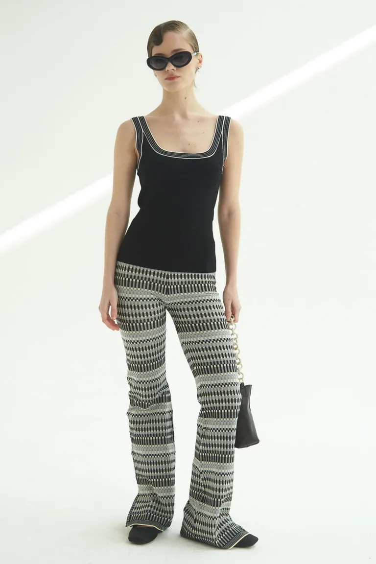 Pantalón de cintura alta con estampado geométrico y calce al cuerpo de Las Pepas en Pantalones para argentina